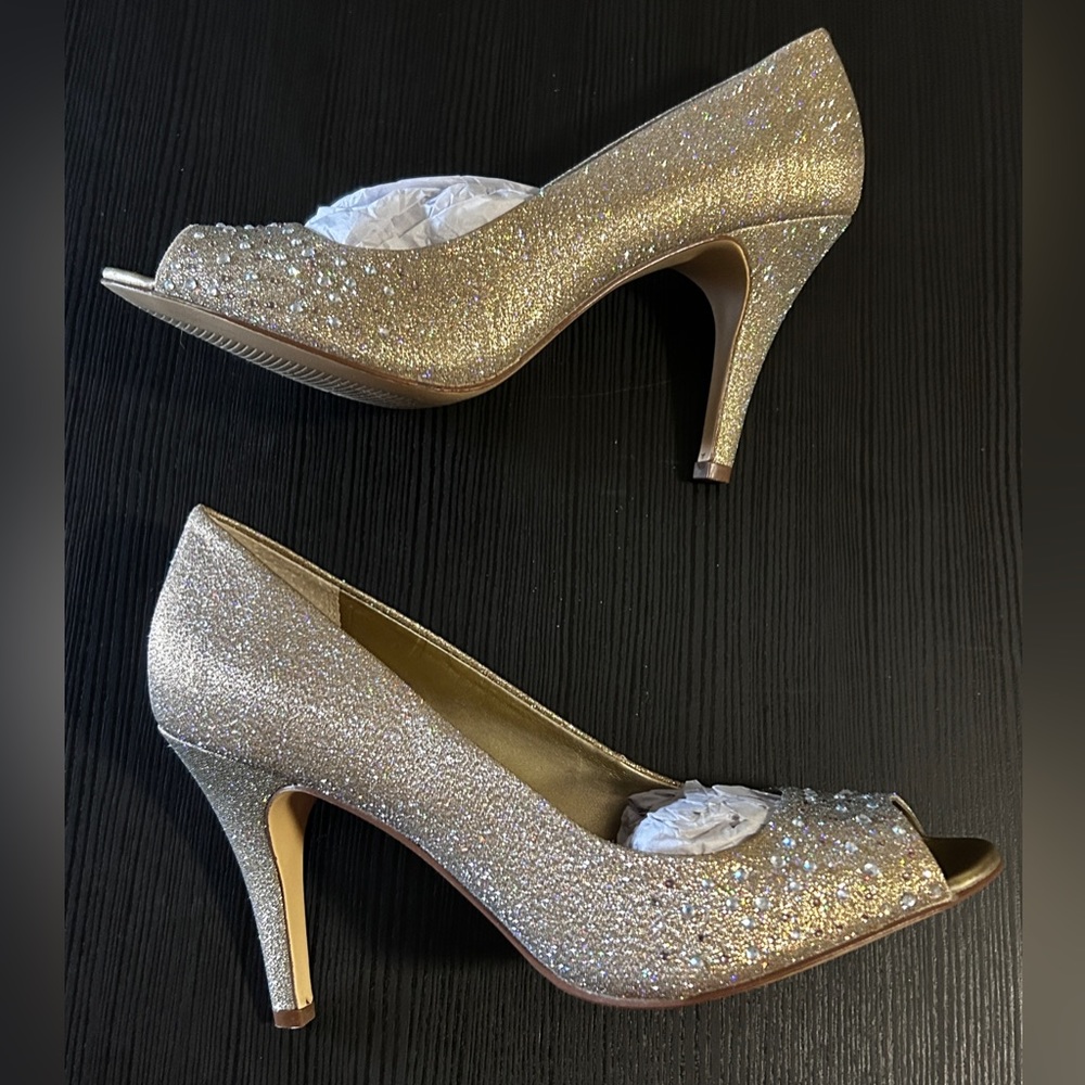 Style & Co “MonaeeGLD” Gold Glitter Heels Size 8M